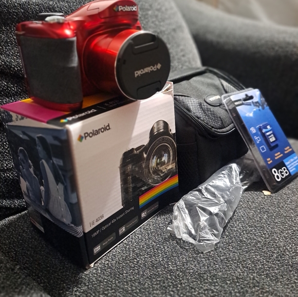 Polaroid iE4038 Digital Camera Kit w/ 40x Optical Zoom 18MP HD Video 3" LCD Kit - Picture 4 of 8